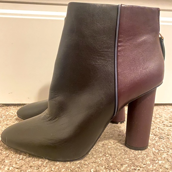CAbi Shoes - Cabi duo tone booties